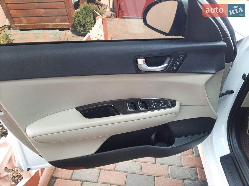 Седан Kia Optima 2016 в Прилуках