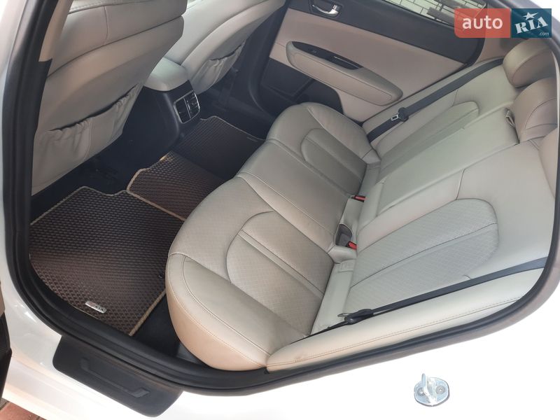 Седан Kia Optima 2016 в Прилуках