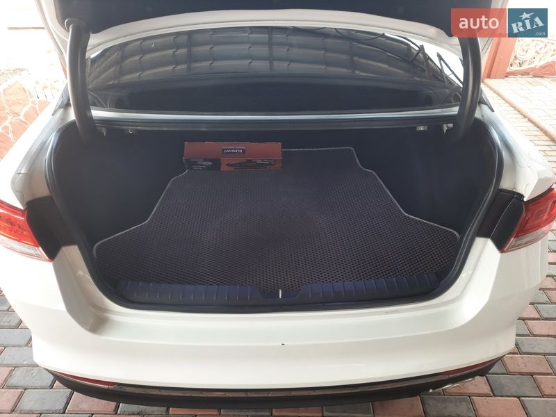 Седан Kia Optima 2016 в Прилуках