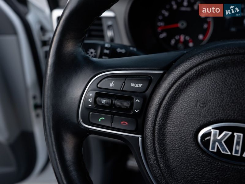 Седан Kia Optima 2016 в Днепре