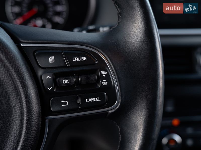 Седан Kia Optima 2016 в Днепре