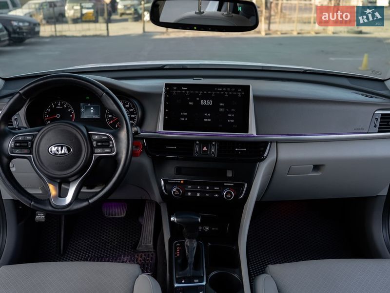 Седан Kia Optima 2016 в Днепре