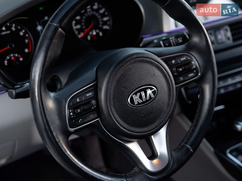 Седан Kia Optima 2016 в Днепре