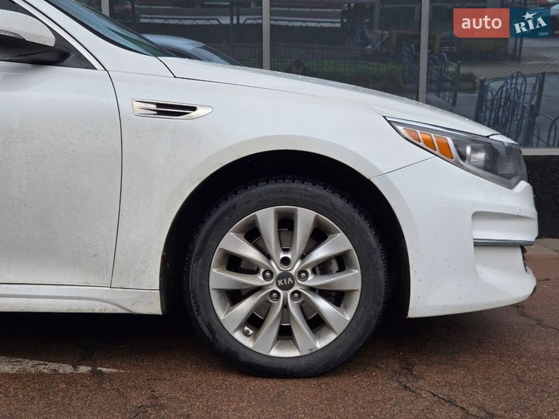 Седан Kia Optima 2016 в Киеве