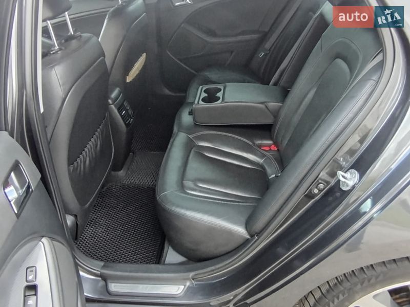 Седан Kia Optima 2013 в Києві
