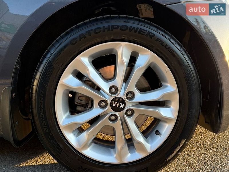 Седан Kia Optima 2012 в Києві