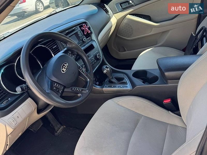 Седан Kia Optima 2013 в Ужгороде
