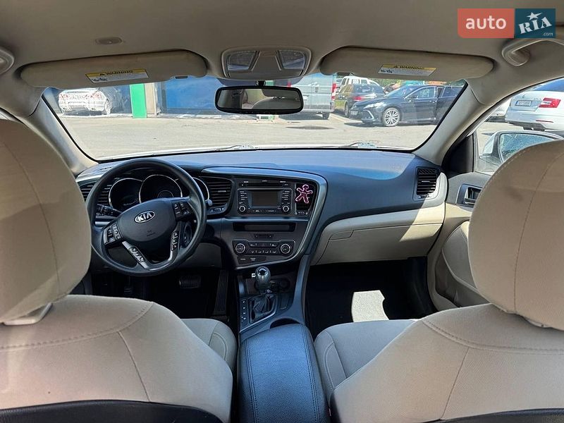 Седан Kia Optima 2013 в Ужгороде