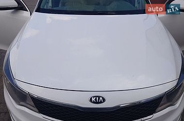 Седан Kia Optima 2015 в Львове