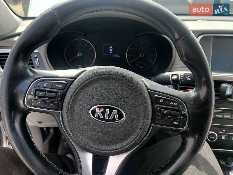 Седан Kia Optima 2015 в Львове