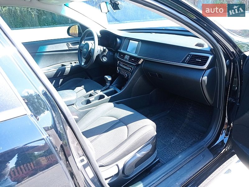 Седан Kia Optima 2018 в Днепре