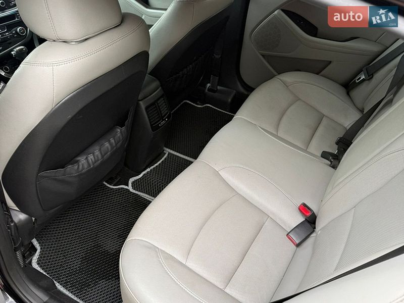 Седан Kia Optima 2014 в Киеве