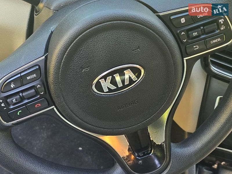 Седан Kia Optima 2016 в Нетішині