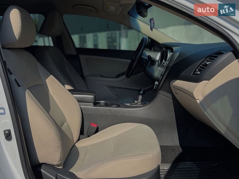 Седан Kia Optima 2015 в Києві