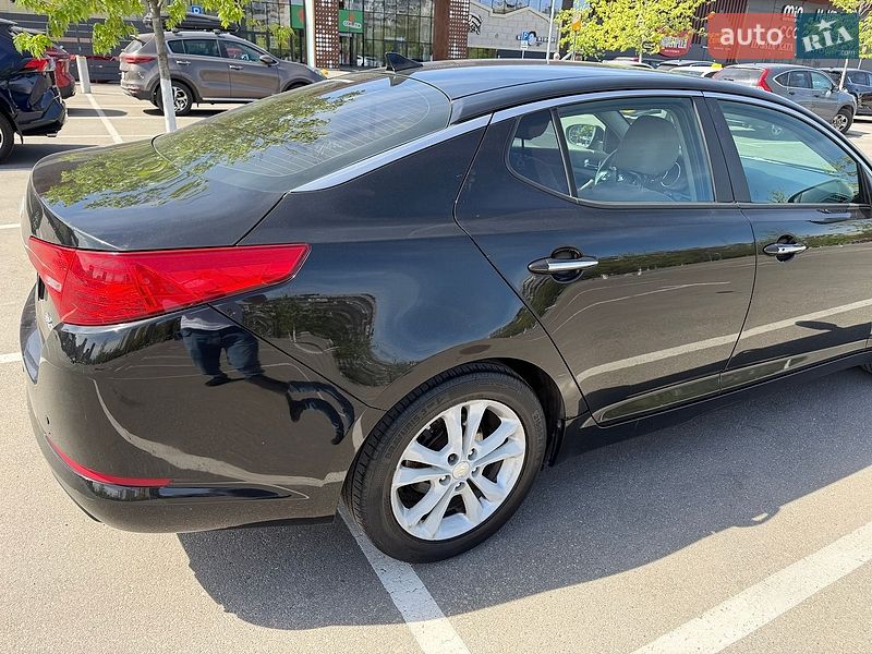 Седан Kia Optima 2013 в Киеве