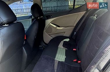 Седан Kia Optima 2013 в Киеве