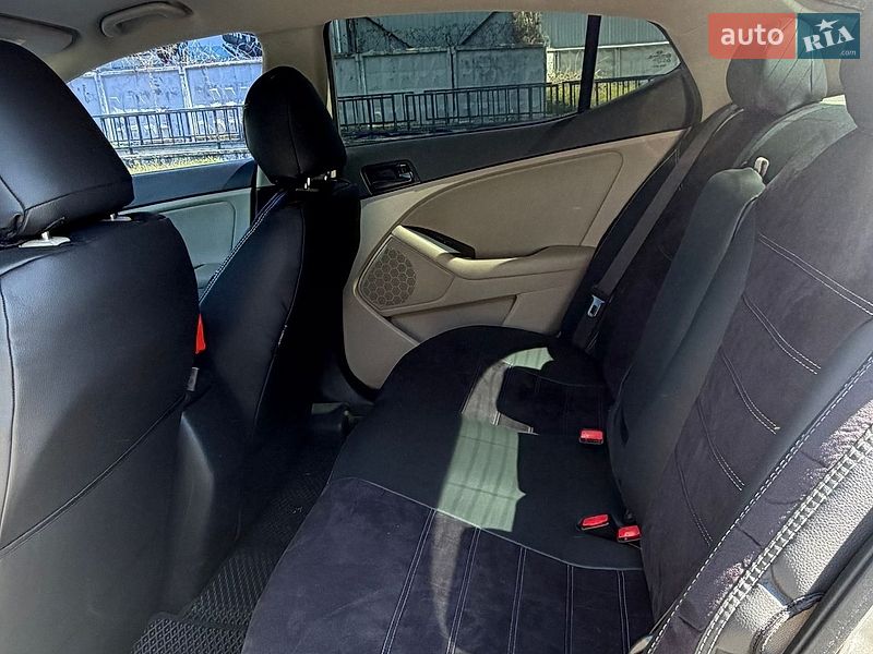 Седан Kia Optima 2013 в Киеве