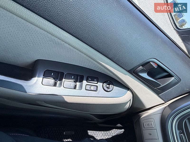 Седан Kia Optima 2013 в Киеве