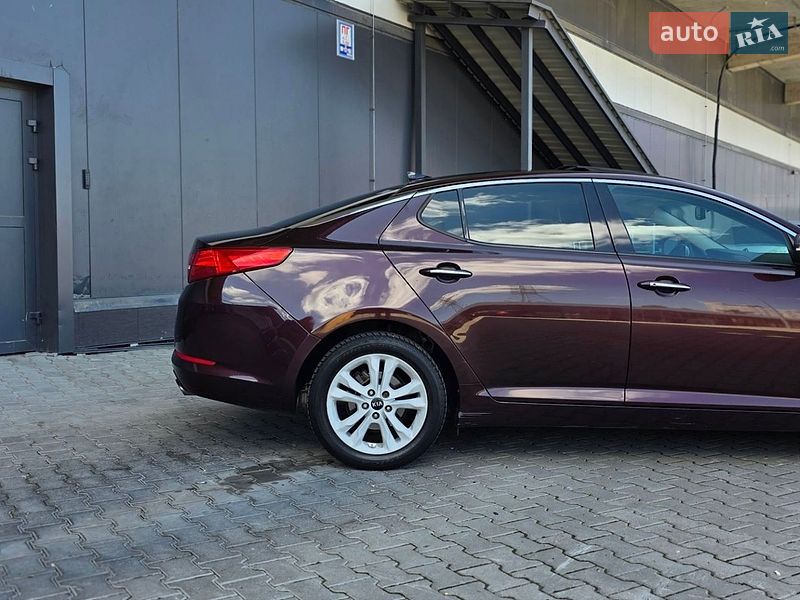 Седан Kia Optima 2011 в Києві