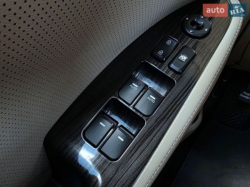 Седан Kia Optima 2011 в Києві