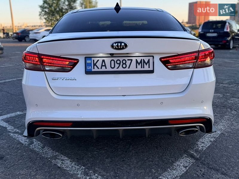 Седан Kia Optima 2016 в Киеве