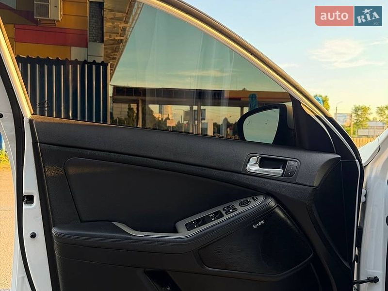 Седан Kia Optima 2013 в Харькове