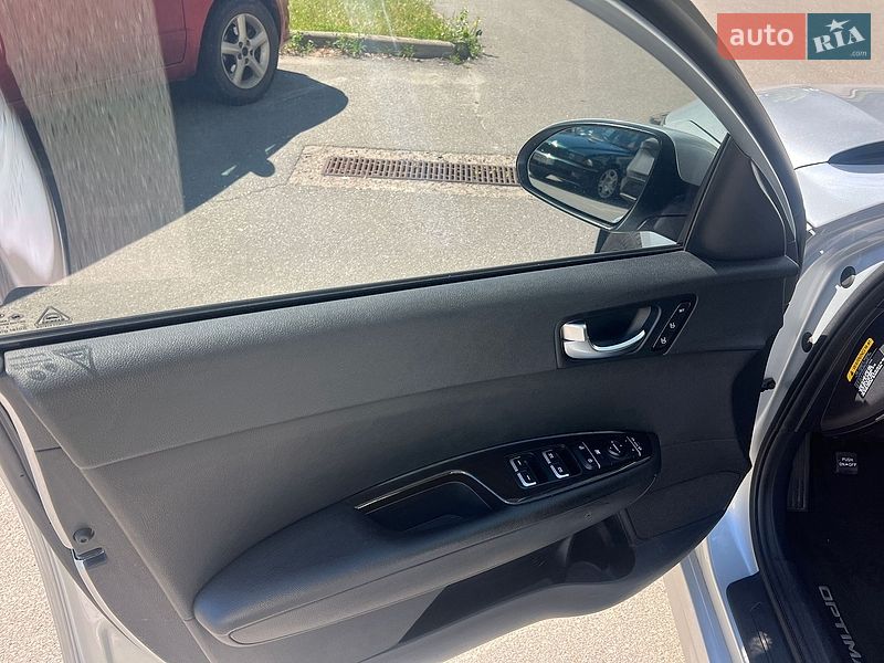 Седан Kia Optima 2016 в Киеве
