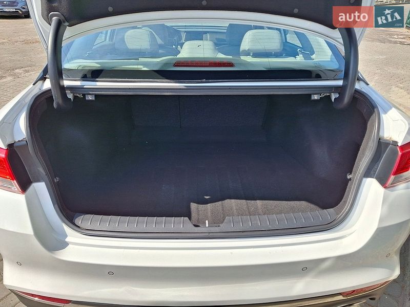 Седан Kia Optima 2017 в Львові