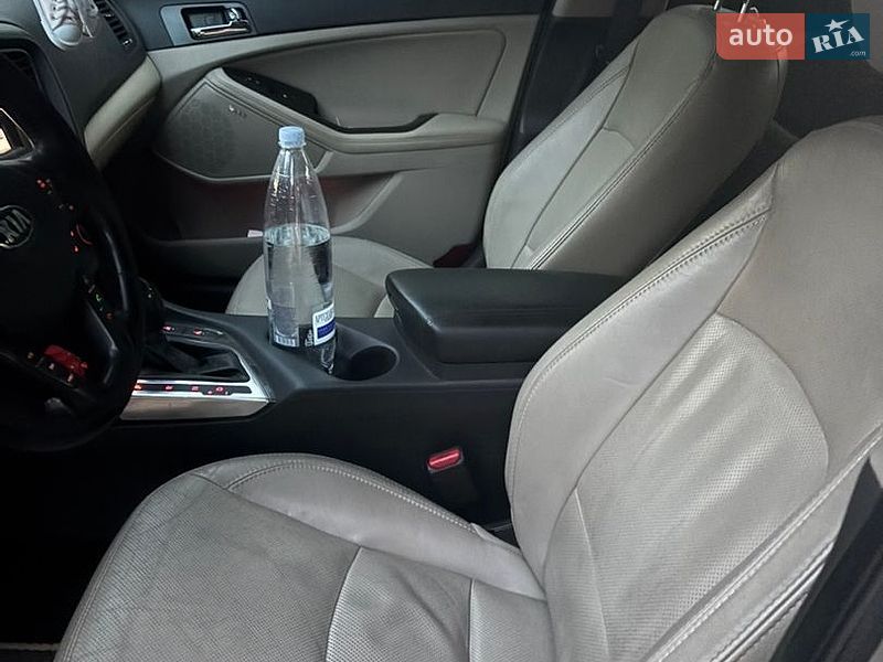Седан Kia Optima 2012 в Киеве