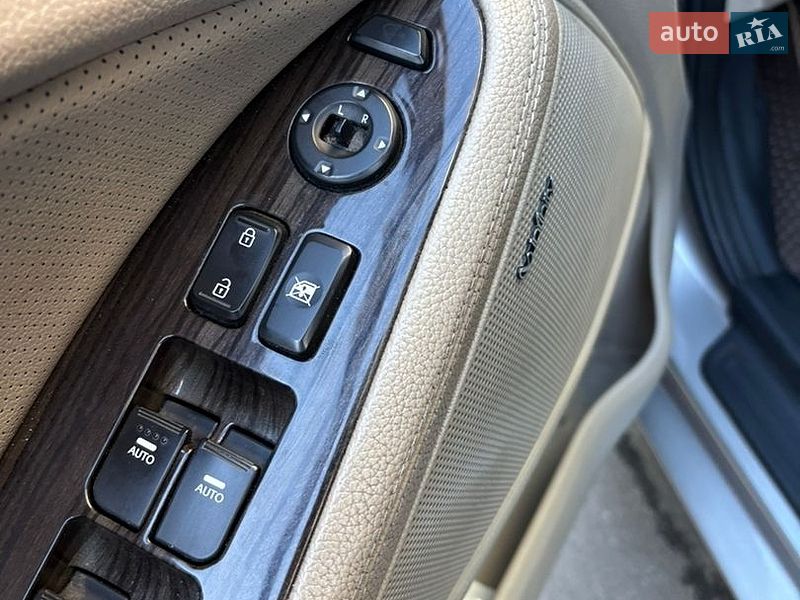 Седан Kia Optima 2012 в Киеве