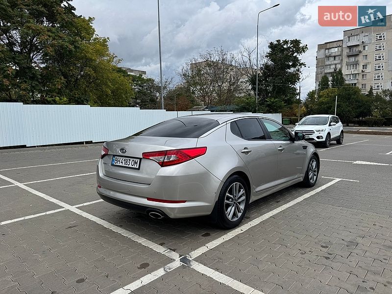 Седан Kia Optima 2012 в Южному