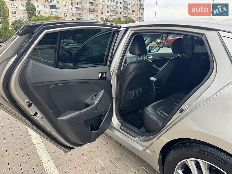 Седан Kia Optima 2012 в Южному