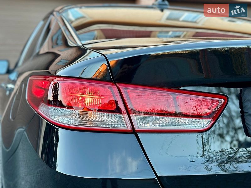 Седан Kia Optima 2016 в Святопетрівське