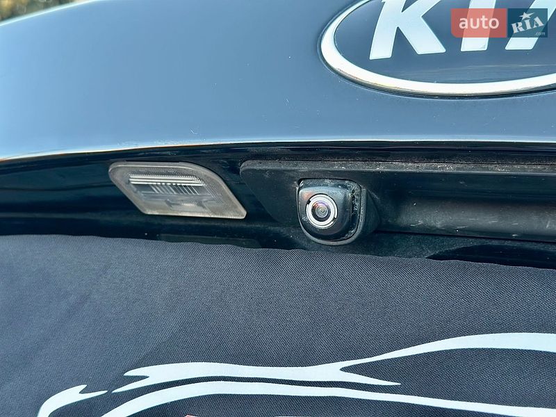 Седан Kia Optima 2016 в Святопетрівське