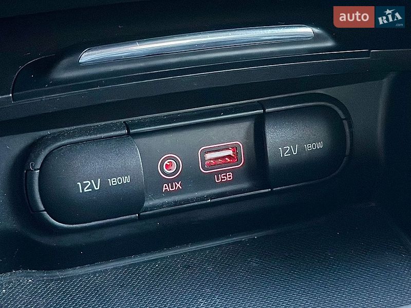 Седан Kia Optima 2016 в Святопетрівське