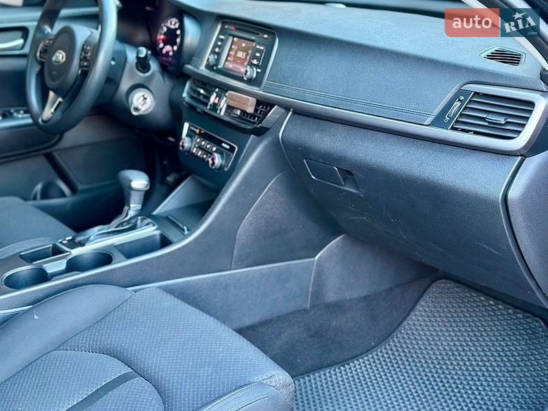 Седан Kia Optima 2016 в Святопетрівське