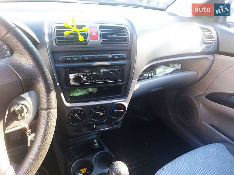 Хетчбек Kia Picanto 2006 в Миргороді