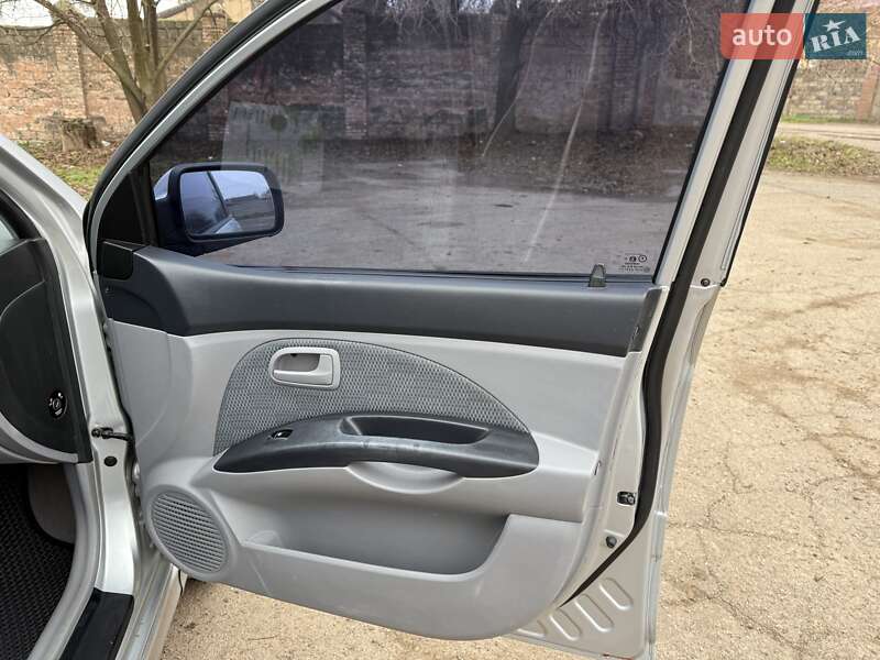 Хетчбек Kia Picanto 2006 в Кривому Розі фото 14 Хетчбек Kia Picanto 2006 в Кривому Розі