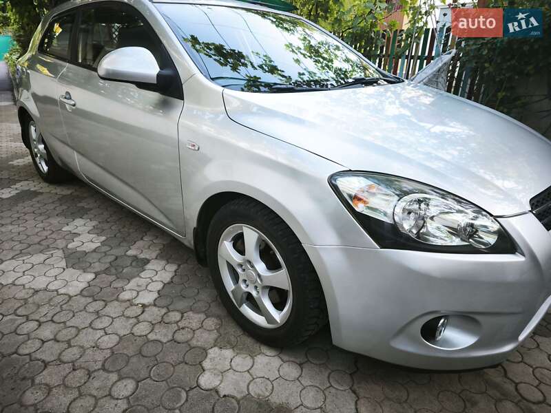 Хэтчбек Kia ProCeed 2009 в Корсуне-Шевченковском