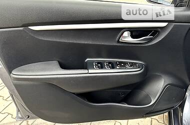 Позашляховик / Кросовер Kia Rio X-Line 2021 в 