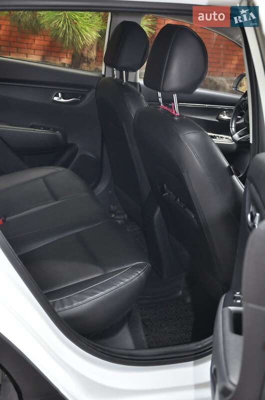 Позашляховик / Кросовер Kia Rio X-Line 2018 в Дніпрі фото 14 Позашляховик / Кросовер Kia Rio X-Line 2018 в Дніпрі