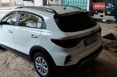 Внедорожник / Кроссовер Kia Rio X-Line 2021 в 