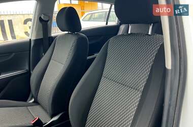Внедорожник / Кроссовер Kia Rio X-Line 2018 в 
