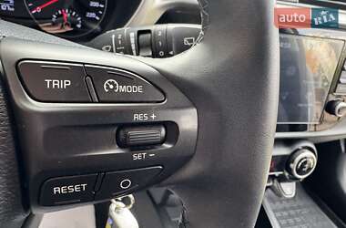 Внедорожник / Кроссовер Kia Rio X-Line 2021 в 