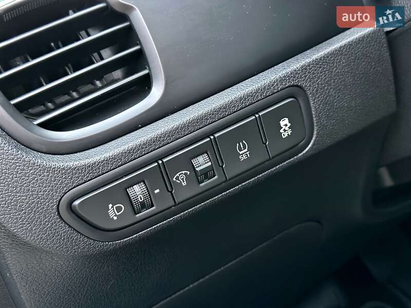 Внедорожник / Кроссовер Kia Rio X-Line 2018 в Одессе