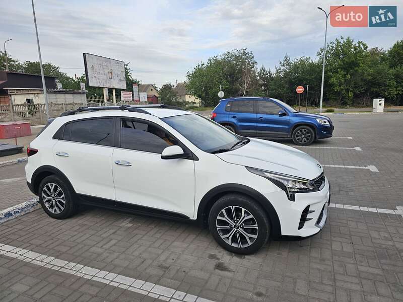Позашляховик / Кросовер Kia Rio X 2021 в 