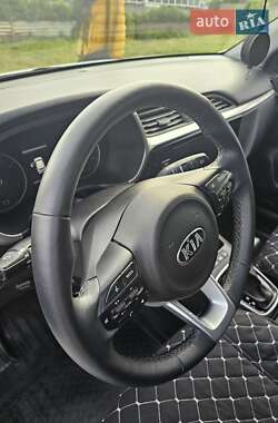 Позашляховик / Кросовер Kia Rio X 2021 в 