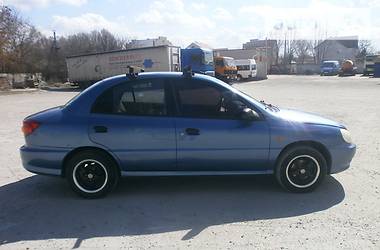 Седан Kia Rio 2001 в Днепре