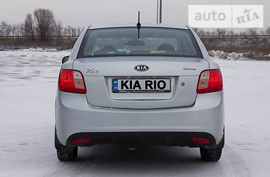 Седан Kia Rio 2010 в Днепре