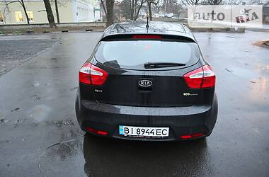 Хэтчбек Kia Rio 2012 в Полтаве